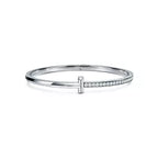 Tiffany T T1 Narrow Hinged Bangle in Yellow Gold—Modern Elegance and the Iconic Spirit of New York