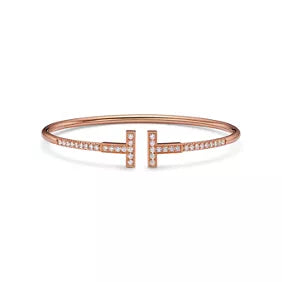 Tiffany T T1 Narrow Hinged Bangle in Yellow Gold—Modern Elegance and the Iconic Spirit of New York
