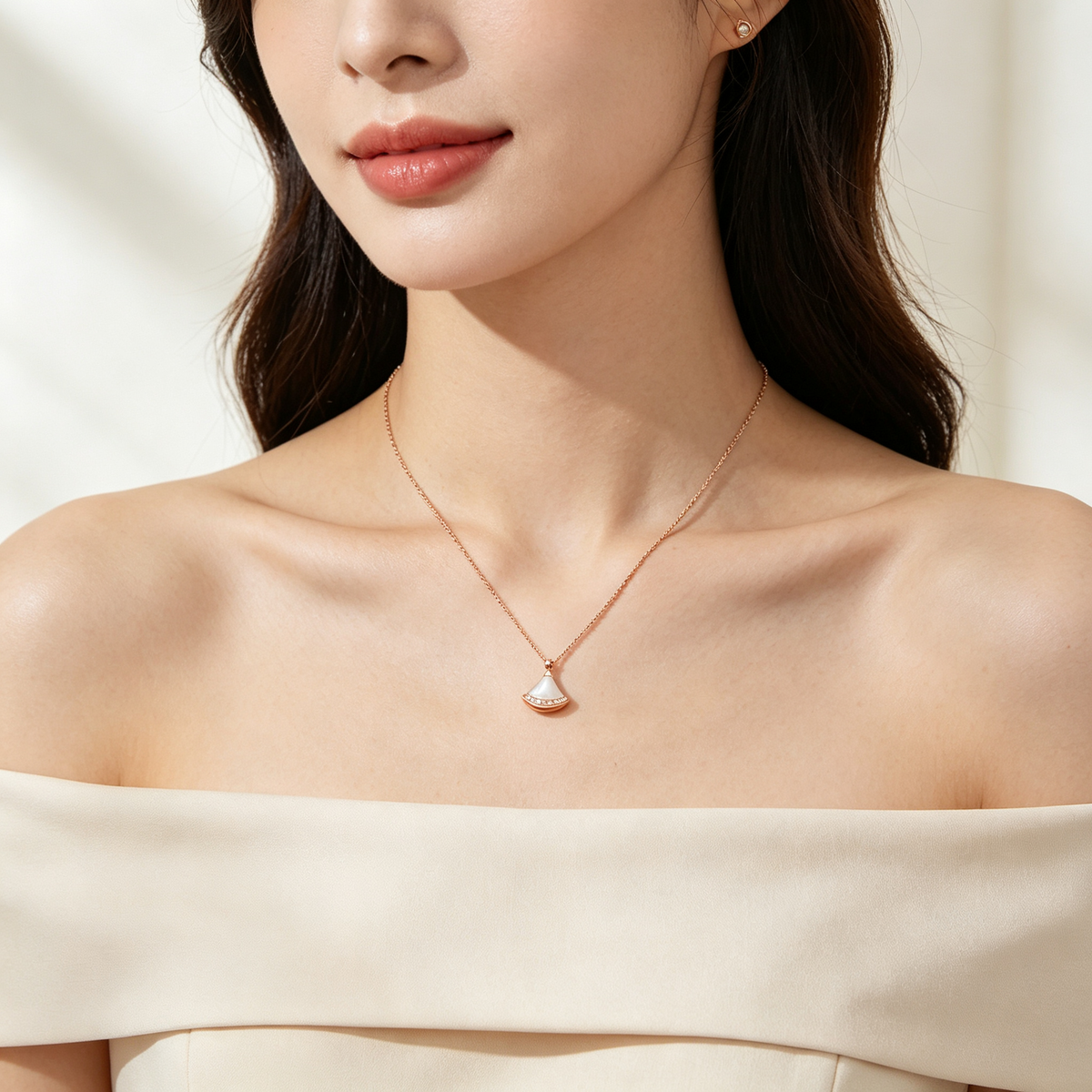 Bvlgari Divas' Dream rose gold fan-shaped necklace, set with mother-of-pearl and diamonds.