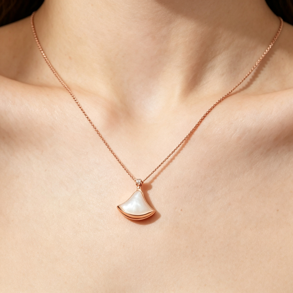 Bvlgari DIVAS' DREAM Necklace – Rose Gold