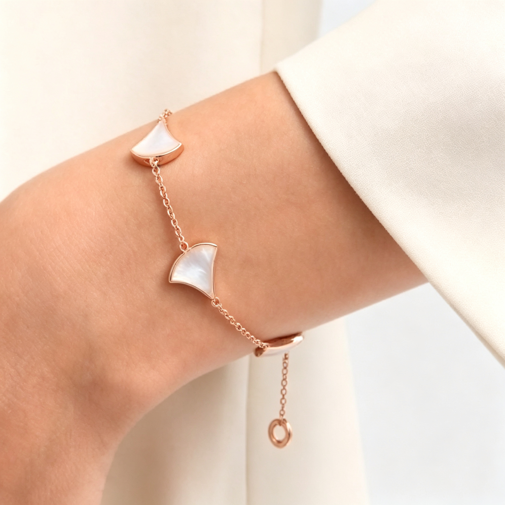 Bvlgari Divas' Dream rose gold and white mother-of-pearl bracelet with five fan-shaped motifs